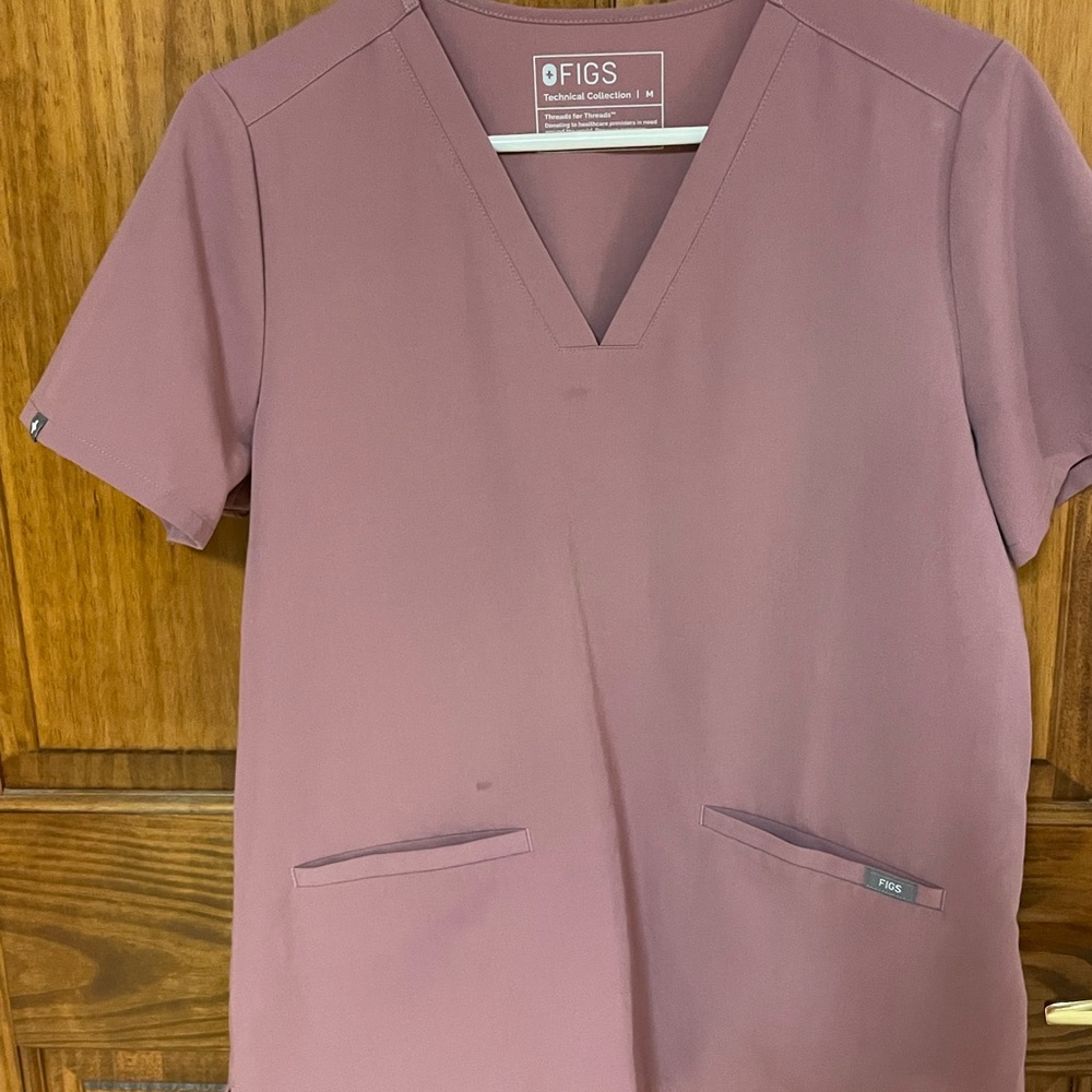 FIGS Casma Three Pocket Scrub Top